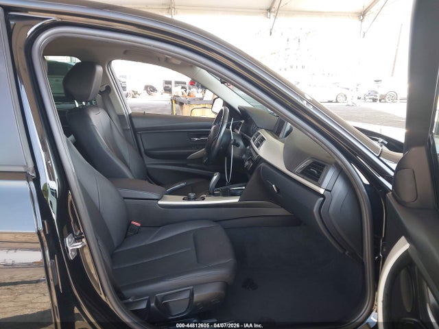 2016 BMW 320I WBA8A9C57GK619038 Photo 4