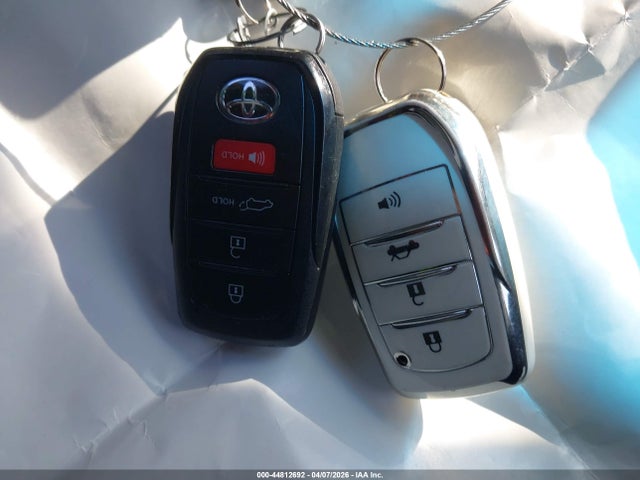 JTEAAAAH0RJ170051 Toyota Venza Xle