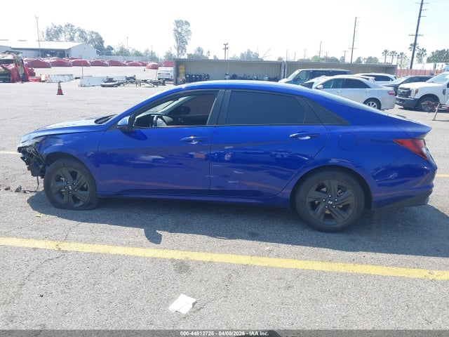 KMHLM4AG1NU365156 Hyundai ELANTRA SEL