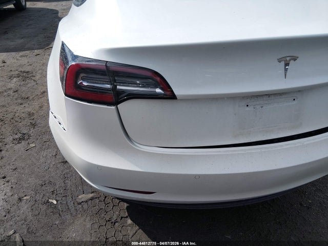 44812775 :رقم المزاد ، 5YJ3E1EBXMF056355 vin ، 2021 Tesla Model 3 Long Range Dual Motor All-wheel Drive مزاد بيع