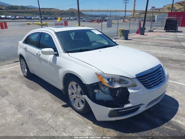 2011 Chrysler 200 Touring მანქანა იყიდება აუქციონზე, vin: 1C3BC1FG4BN613436, აუქციონის ნომერი: 44812786