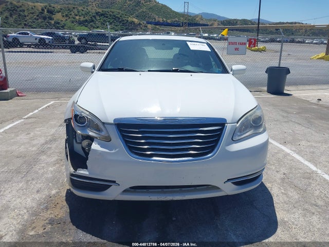 2011 Chrysler 200 Touring მანქანა იყიდება აუქციონზე, vin: 1C3BC1FG4BN613436, აუქციონის ნომერი: 44812786
