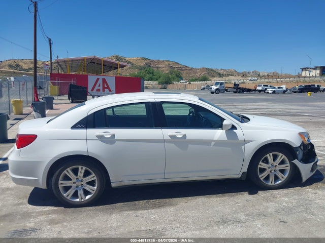 2011 Chrysler 200 Touring მანქანა იყიდება აუქციონზე, vin: 1C3BC1FG4BN613436, აუქციონის ნომერი: 44812786