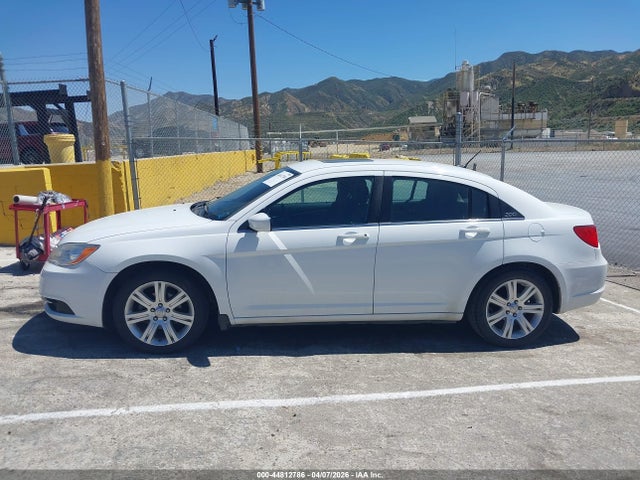 2011 Chrysler 200 Touring მანქანა იყიდება აუქციონზე, vin: 1C3BC1FG4BN613436, აუქციონის ნომერი: 44812786