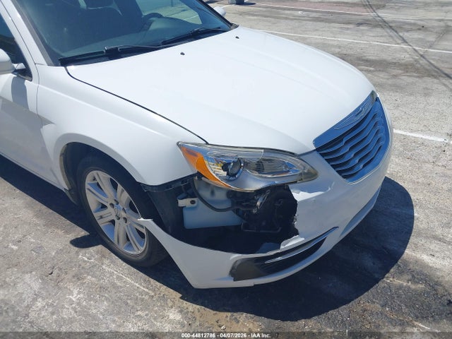 2011 Chrysler 200 Touring მანქანა იყიდება აუქციონზე, vin: 1C3BC1FG4BN613436, აუქციონის ნომერი: 44812786