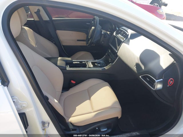 2019 JAGUAR XE SAJAD4FX6KCP44001 Photo 4