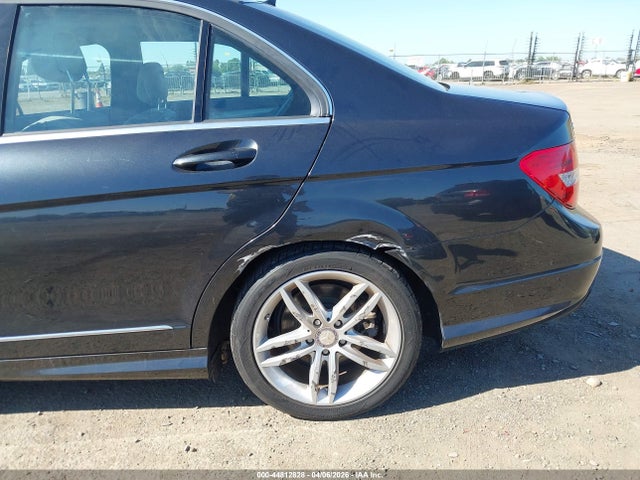 2012 Mercedes-benz C 250 Sport მანქანა იყიდება აუქციონზე, vin: WDDGF4HB9CR210404, აუქციონის ნომერი: 44812828