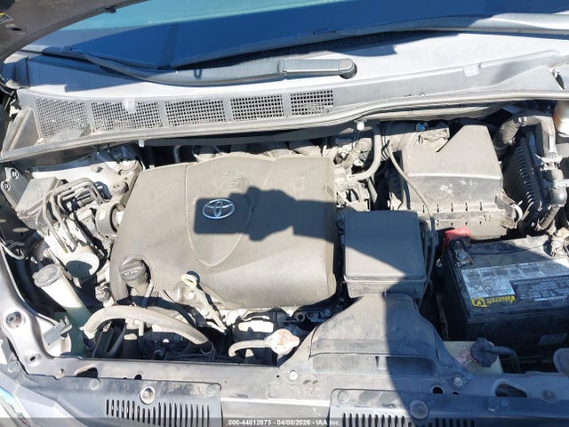 5TDYZ3DC1HS794630 Toyota Sienna Xle 8 Passenger