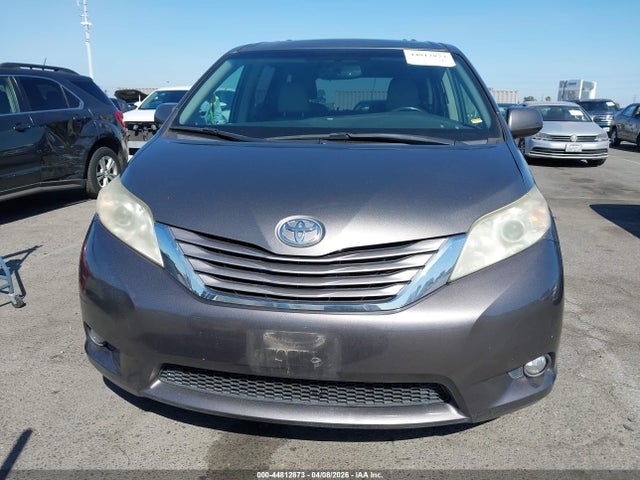 5TDYZ3DC1HS794630 Toyota Sienna Xle 8 Passenger