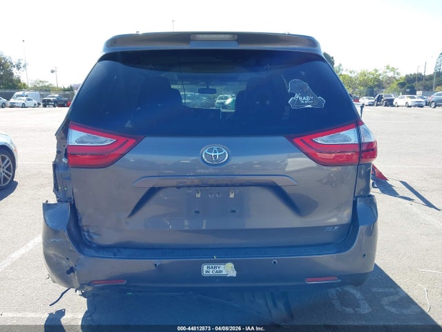 5TDYZ3DC1HS794630 Toyota Sienna Xle 8 Passenger