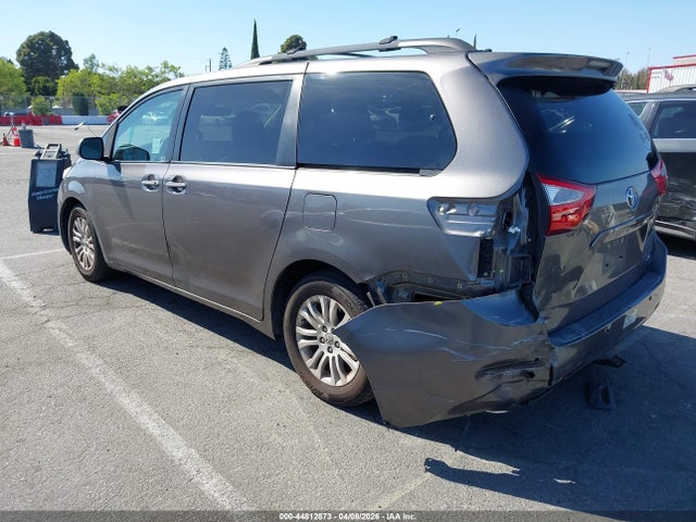 5TDYZ3DC1HS794630 Toyota Sienna Xle 8 Passenger