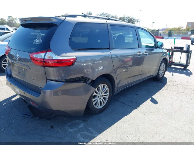 5TDYZ3DC1HS794630 Toyota Sienna Xle 8 Passenger