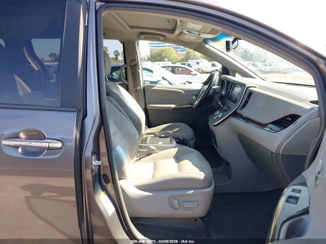 5TDYZ3DC1HS794630 Toyota Sienna Xle 8 Passenger