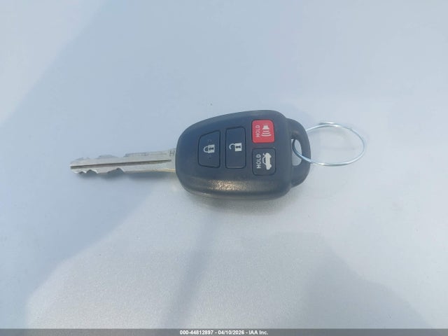 44812897 :رقم المزاد ، 5YFBURHE8HP717152 vin ، 2017 Toyota Corolla Le مزاد بيع