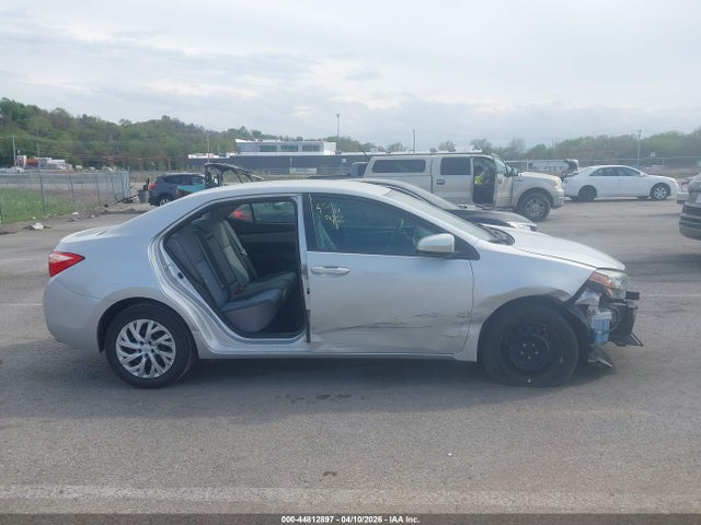 44812897 :رقم المزاد ، 5YFBURHE8HP717152 vin ، 2017 Toyota Corolla Le مزاد بيع