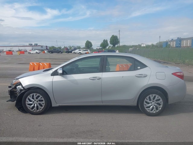 44812897 :رقم المزاد ، 5YFBURHE8HP717152 vin ، 2017 Toyota Corolla Le مزاد بيع