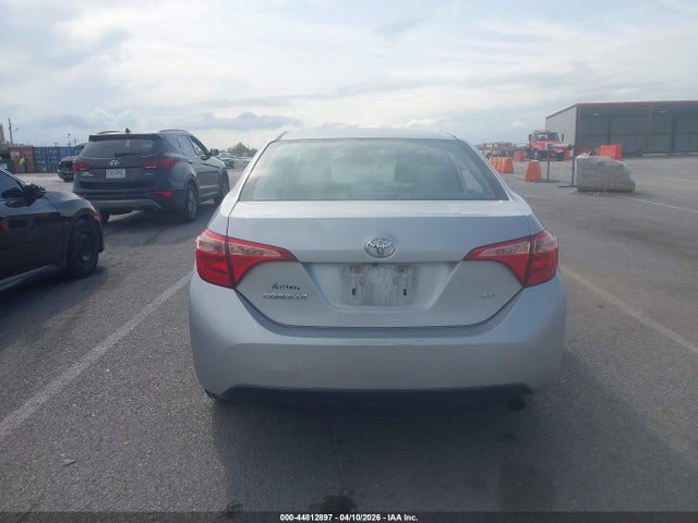 44812897 :رقم المزاد ، 5YFBURHE8HP717152 vin ، 2017 Toyota Corolla Le مزاد بيع