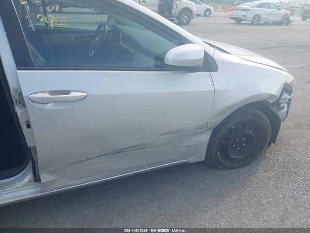 44812897 :رقم المزاد ، 5YFBURHE8HP717152 vin ، 2017 Toyota Corolla Le مزاد بيع