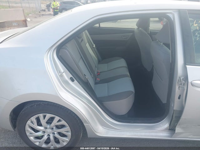 44812897 :رقم المزاد ، 5YFBURHE8HP717152 vin ، 2017 Toyota Corolla Le مزاد بيع