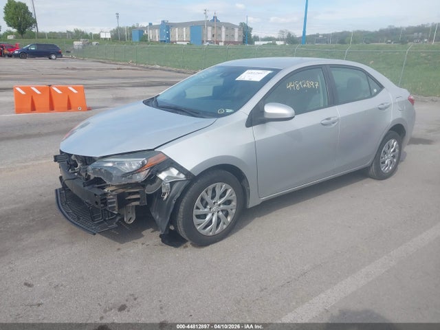 44812897 :رقم المزاد ، 5YFBURHE8HP717152 vin ، 2017 Toyota Corolla Le مزاد بيع