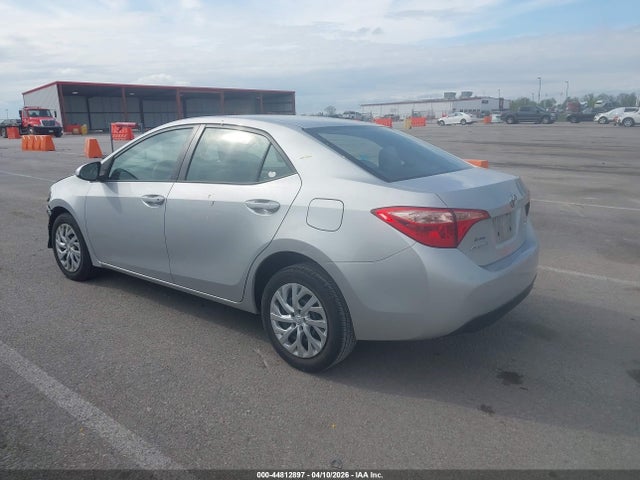 44812897 :رقم المزاد ، 5YFBURHE8HP717152 vin ، 2017 Toyota Corolla Le مزاد بيع