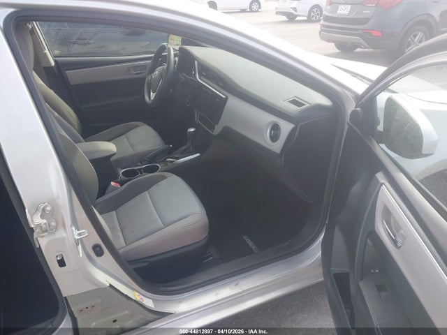 44812897 :رقم المزاد ، 5YFBURHE8HP717152 vin ، 2017 Toyota Corolla Le مزاد بيع