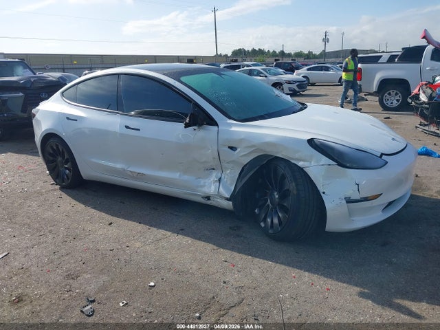 44812937 :رقم المزاد ، 5YJ3E1EC2NF164589 vin ، 2022 Tesla Model 3 Performance Dual Motor All-wheel Drive مزاد بيع