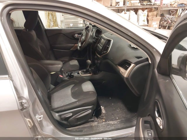 44812951 :رقم المزاد ، 1C4PJMCB8JD528587 vin ، 2018 Jeep Cherokee Latitude 4x4 مزاد بيع