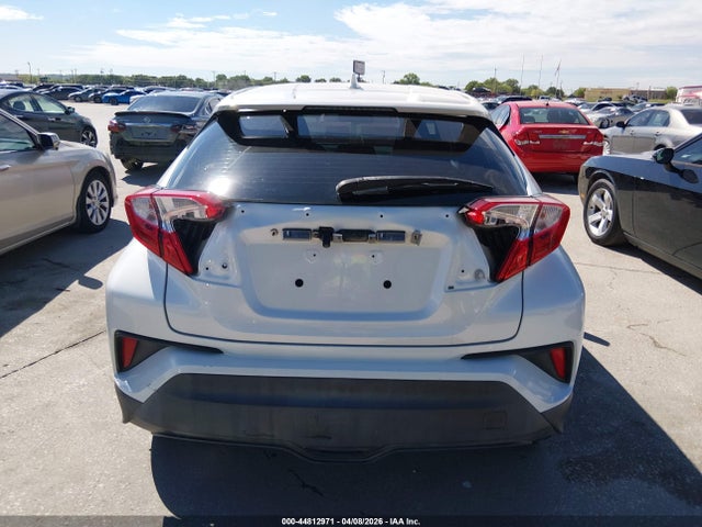 Toyota C-HR XLE 2018 NMTKHMBX9JR050718 Image 16