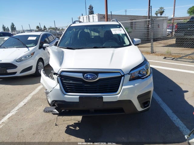 JF2SKAEC8KH575223 Subaru Forester Premium