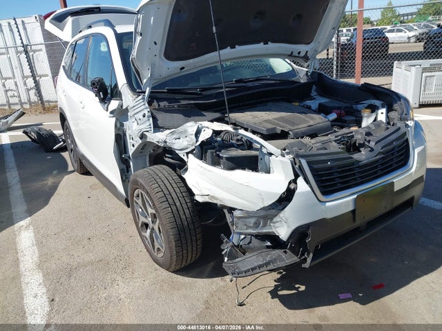 JF2SKAEC8KH575223 Subaru Forester Premium