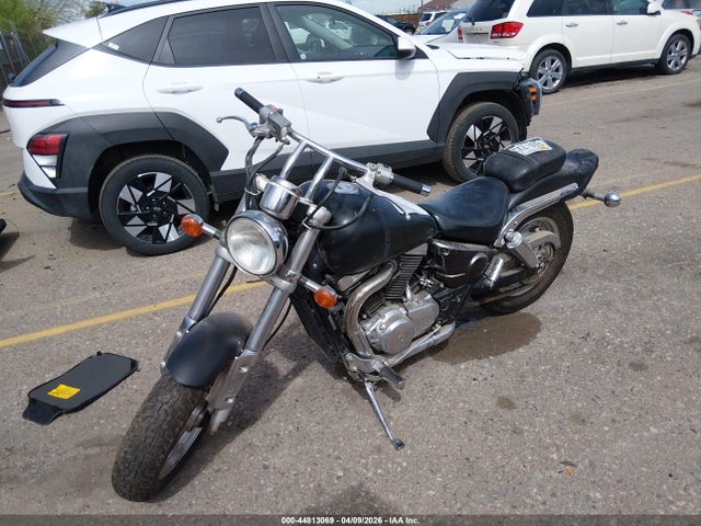 44813069 :رقم المزاد ، JS1VS53A7W2101772 vin ، 1998 Suzuki Vz800 مزاد بيع