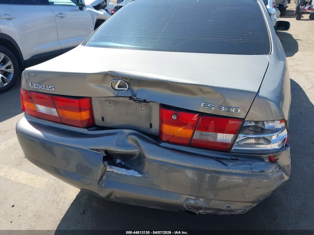 44813130 :رقم المزاد ، JT8BF28G2X5065190 vin ، 1999 Lexus Es 300 مزاد بيع