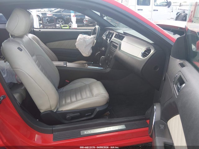 44813170 :رقم المزاد ، 1ZVBP8AM0D5215596 vin ، 2013 Ford Mustang V6 Premium مزاد بيع