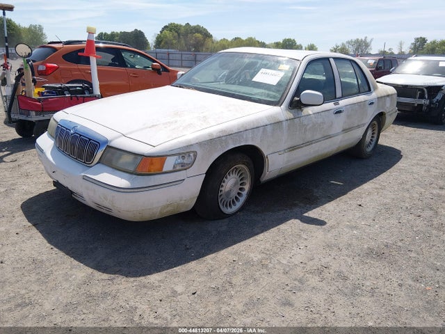 44813207 :رقم المزاد ، 2MEFM75W3YX646181 vin ، 2000 Mercury Grand Marquis Ls مزاد بيع
