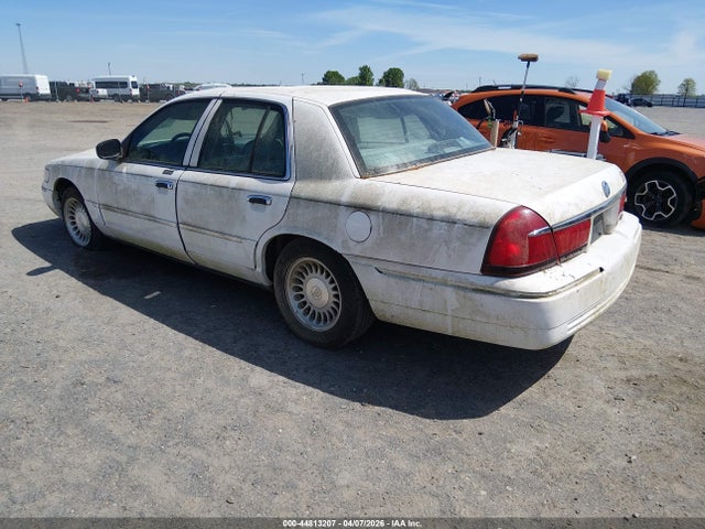 44813207 :رقم المزاد ، 2MEFM75W3YX646181 vin ، 2000 Mercury Grand Marquis Ls مزاد بيع