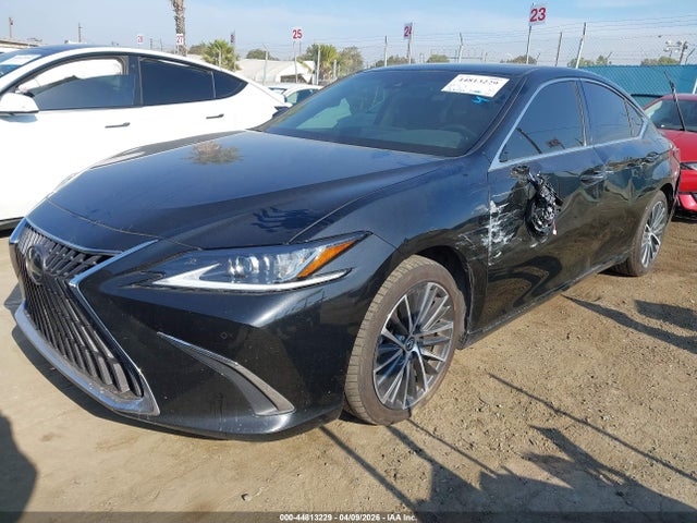 44813229 :رقم المزاد ، 58ADA1C1XPU033930 vin ، 2023 Lexus Es 300h مزاد بيع