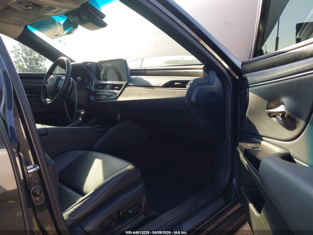 44813229 :رقم المزاد ، 58ADA1C1XPU033930 vin ، 2023 Lexus Es 300h مزاد بيع