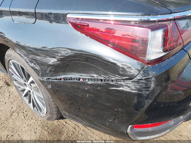 44813229 :رقم المزاد ، 58ADA1C1XPU033930 vin ، 2023 Lexus Es 300h مزاد بيع