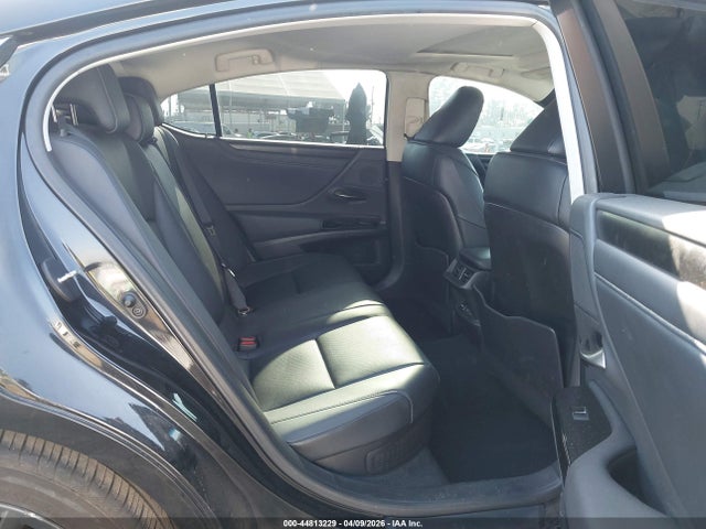 44813229 :رقم المزاد ، 58ADA1C1XPU033930 vin ، 2023 Lexus Es 300h مزاد بيع