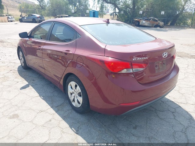 Продажа на аукционе авто 2016 Hyundai Elantra Se, vin: 5NPDH4AE1GH707682, номер лота: 44813252