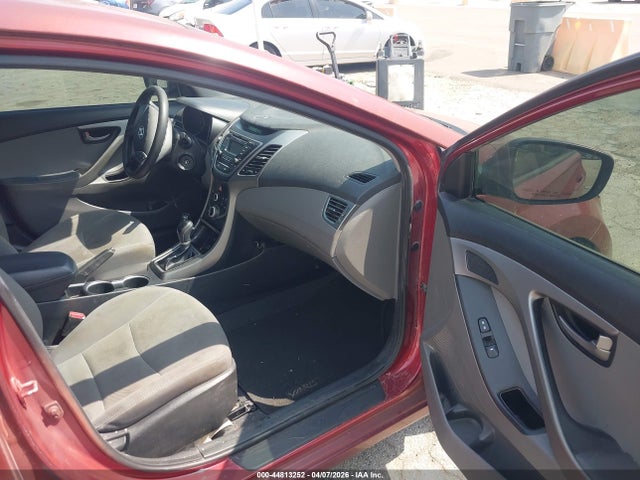 Продажа на аукционе авто 2016 Hyundai Elantra Se, vin: 5NPDH4AE1GH707682, номер лота: 44813252