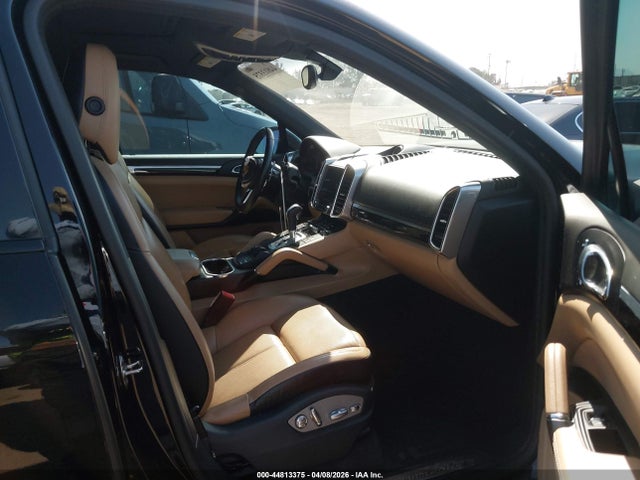 44813375 :رقم المزاد ، WP1AA2A22JKA02866 vin ، 2018 Porsche Cayenne Platinum Edition مزاد بيع