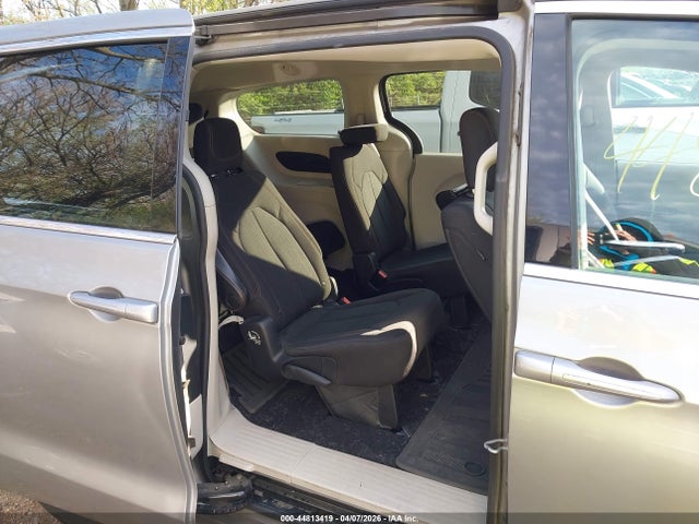 Продажа на аукционе авто 2017 Chrysler Pacifica Lx, vin: 2C4RC1CG9HR597986, номер лота: 44813419