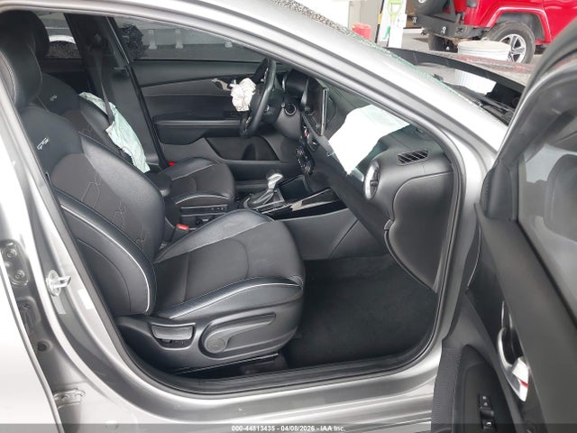 2022 Kia Forte Gt-line მანქანა იყიდება აუქციონზე, vin: 3KPF54AD7NE456001, აუქციონის ნომერი: 44813435