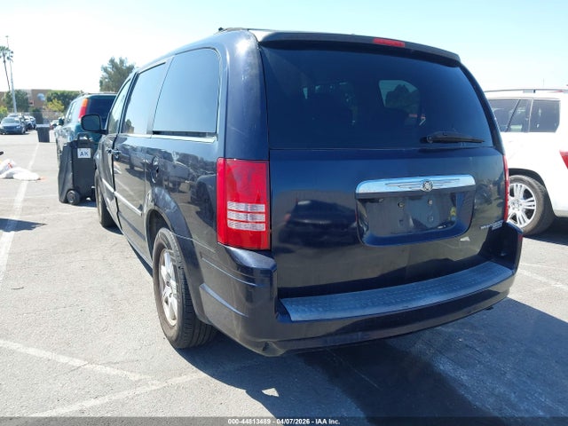 2010 CHRYSLER TOWN & COUNTRY 2A4RR5D16AR152105 Photo 2