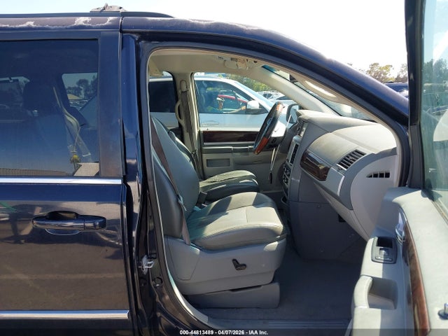 2010 CHRYSLER TOWN & COUNTRY 2A4RR5D16AR152105 Photo 4