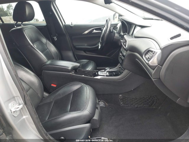 SJKCH5CP1HA027724 Infiniti Qx30 Premium