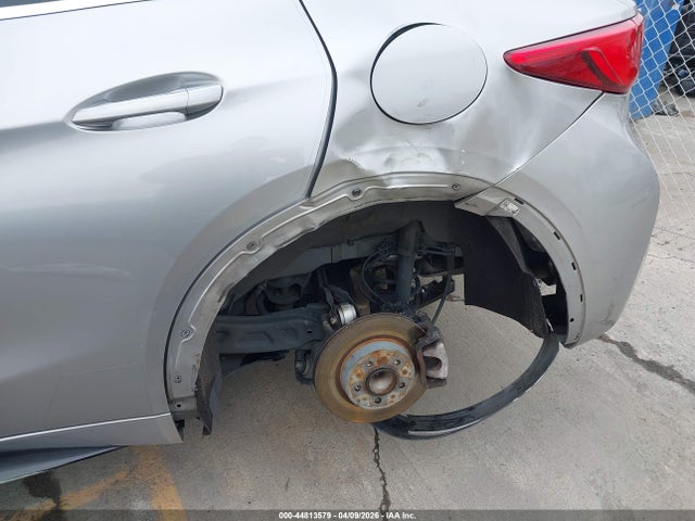 SJKCH5CP1HA027724 Infiniti Qx30 Premium