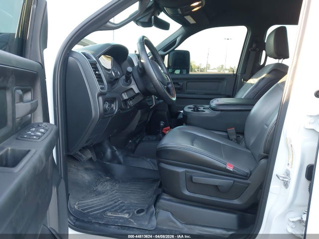 3C6UR5HL8RG370745 RAM 2500 Tradesman 4x4 8&#039; Box